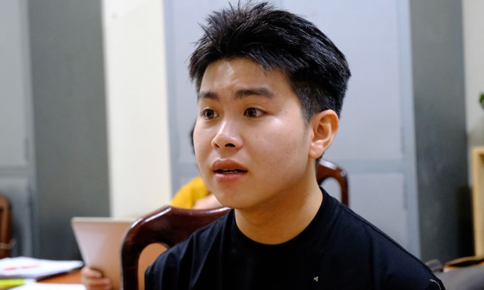 Nghi phạm Thái tại Công an phường Xuân Hương - Đà Lạt. Ảnh: Lê Tiến