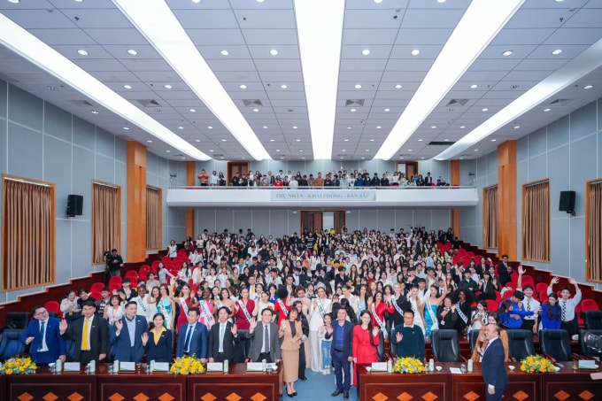 Các thí sinh Miss Cosmo Quốc tế 2025 tham gia sự kiện. Ảnh: BTC