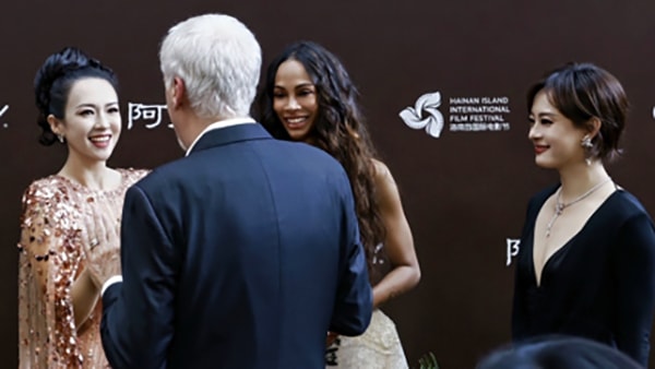 Chương Tử Di gặp gỡ James Cameron