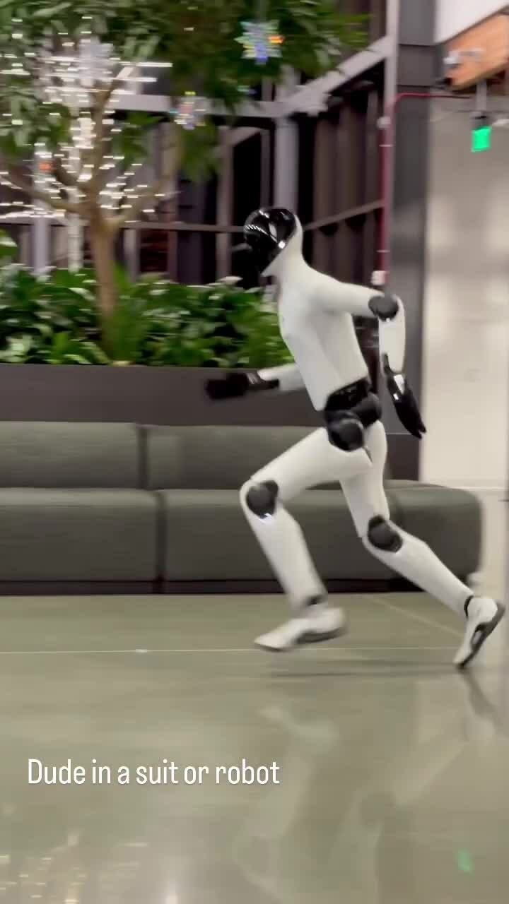 Robot hình người Mỹ chạy gần giống con người