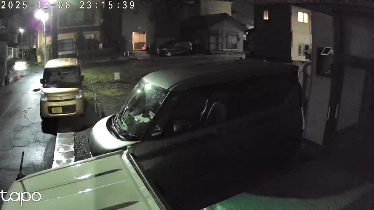 Xe rung lắc vì động đất ở Nhật Bản