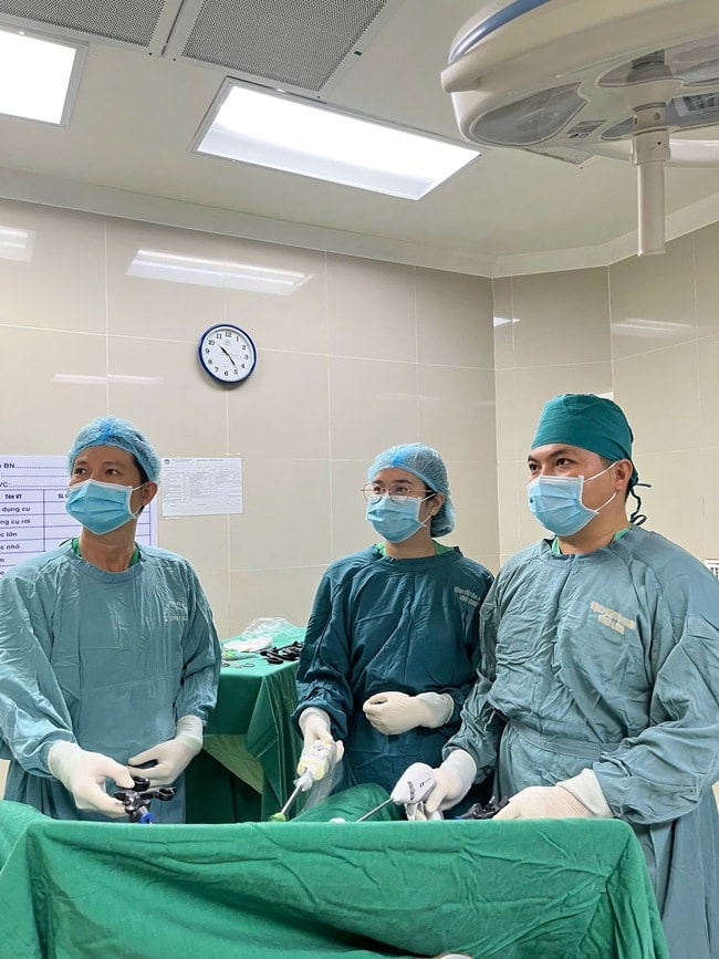 Vĩnh Long nội soi cắt u GIST dạ dày hiếm gặp, bảo tồn tối đa chức năng- Ảnh 2. Vĩnh Long nội soi cắt u GIST dạ dày hiếm gặp, bảo tồn tối đa chức năng- Ảnh 2.