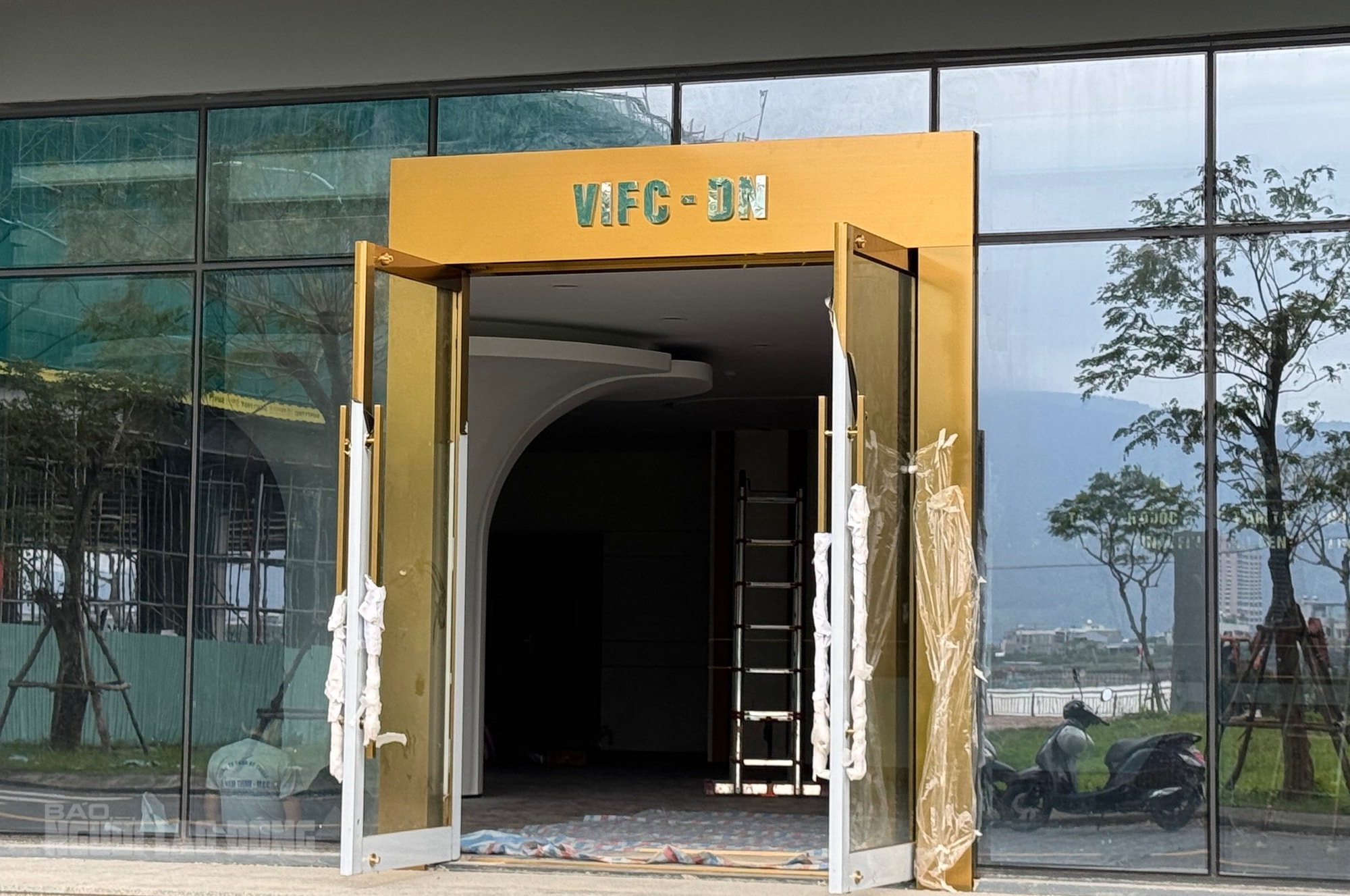 Trụ sở Trung tâm Tài chính quốc tế Việt Nam tại Đà Nẵng chính thức đi vào hoạt động - Ảnh 2. Trụ sở Trung tâm Tài chính quốc tế Việt Nam tại Đà Nẵng chính thức đi vào hoạt động - Ảnh 2.