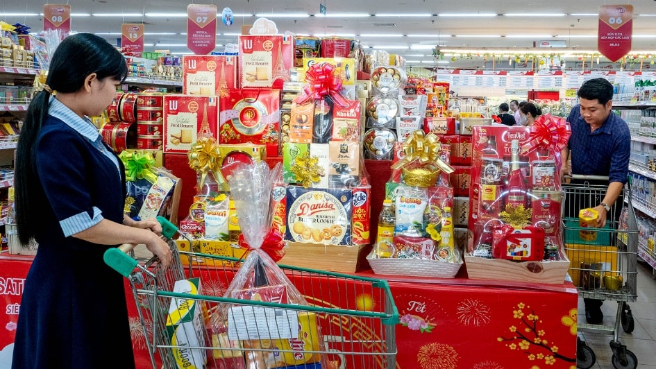 SATRA tung giỏ quà Tết Bính Ngọ 2026: Đa dạng, linh hoạt theo yêu cầu - Ảnh 1. SATRA tung giỏ quà Tết Bính Ngọ 2026: Đa dạng, linh hoạt theo yêu cầu - Ảnh 1.