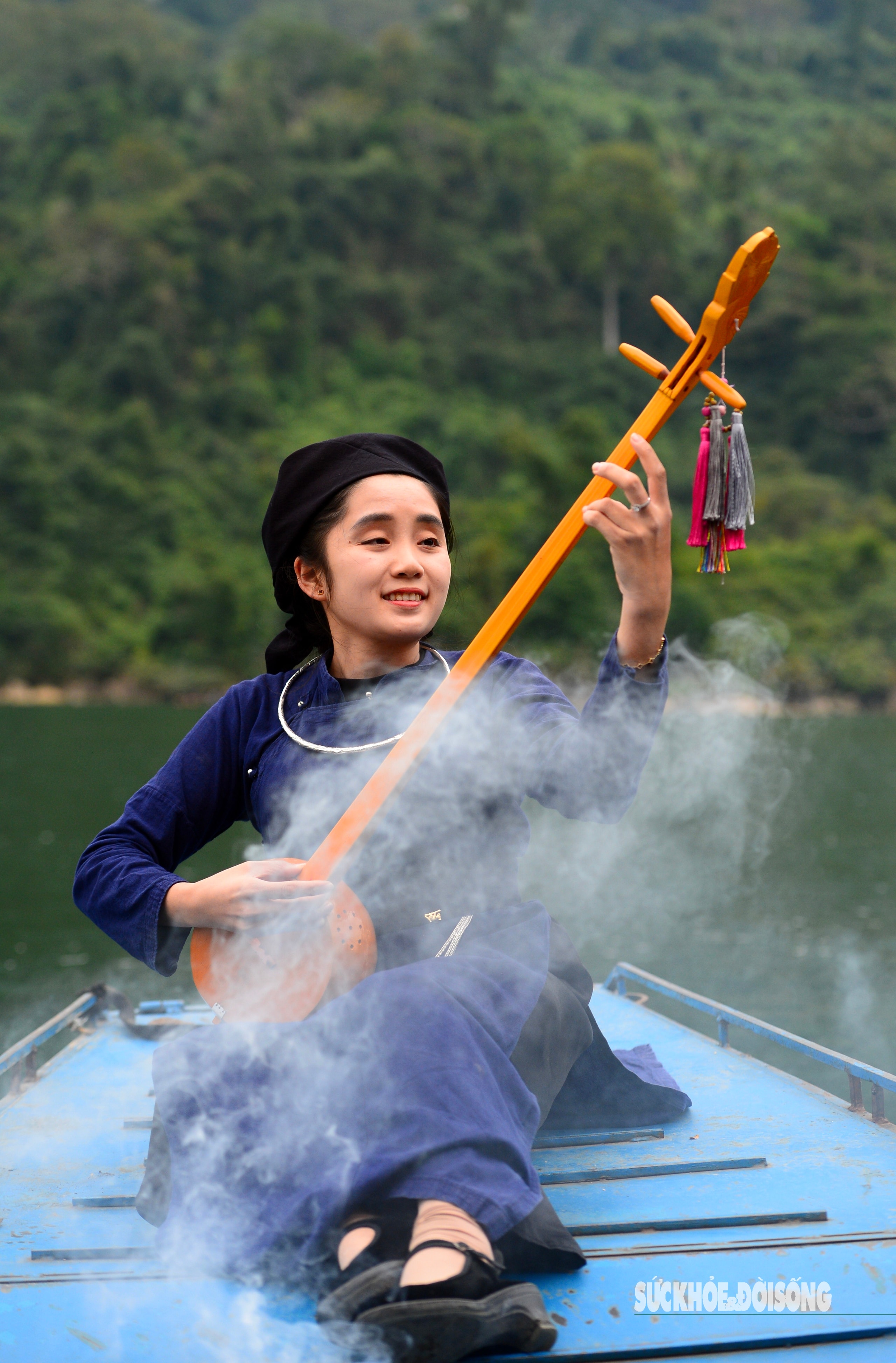 Rừng cổ thụ 'khoác áo mới' bên hồ nước ngọt đẹp nhất thế giới- Ảnh 11. Rừng cổ thụ 'khoác áo mới' bên hồ nước ngọt đẹp nhất thế giới- Ảnh 11.