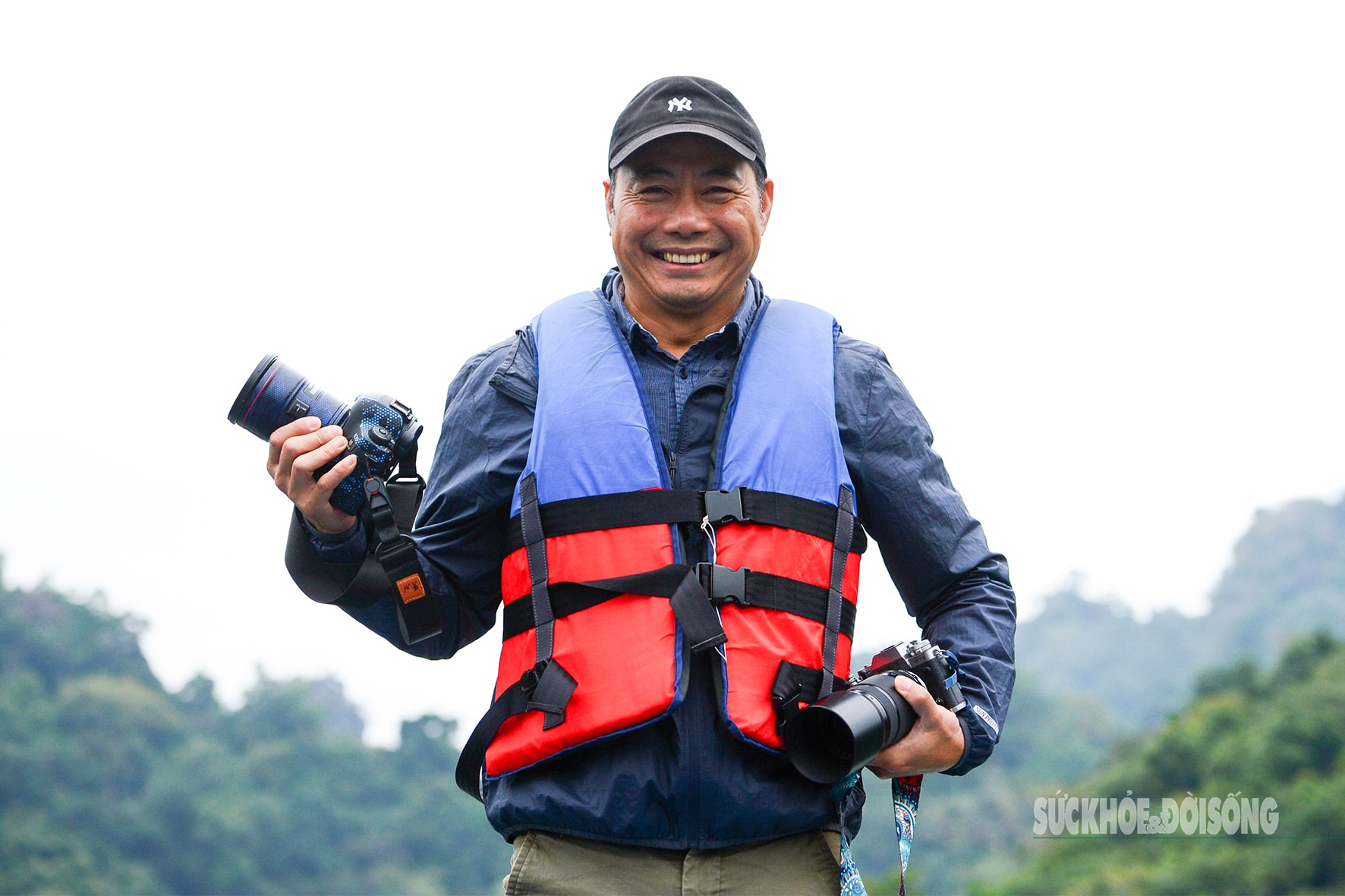 Rừng cổ thụ 'khoác áo mới' bên hồ nước ngọt đẹp nhất thế giới- Ảnh 2. Rừng cổ thụ 'khoác áo mới' bên hồ nước ngọt đẹp nhất thế giới- Ảnh 2.