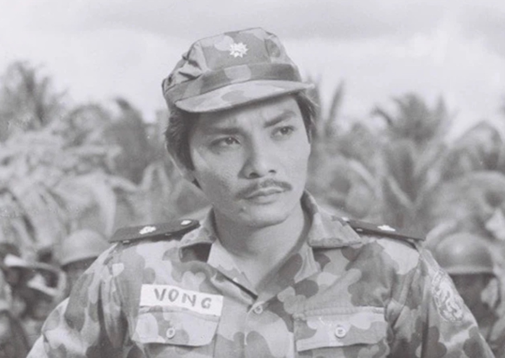 Thương Tín trong vai Thiếu tá Lưu Kỳ Vọng của bộ phim 