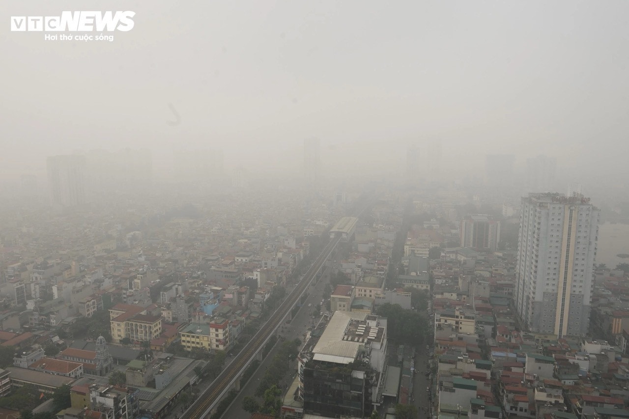 Hà Nội nhiều ngày liên tiếp nằm trong nhóm các thành phố ô nhiễm nhất thế giới. (Ảnh: Viên Minh)