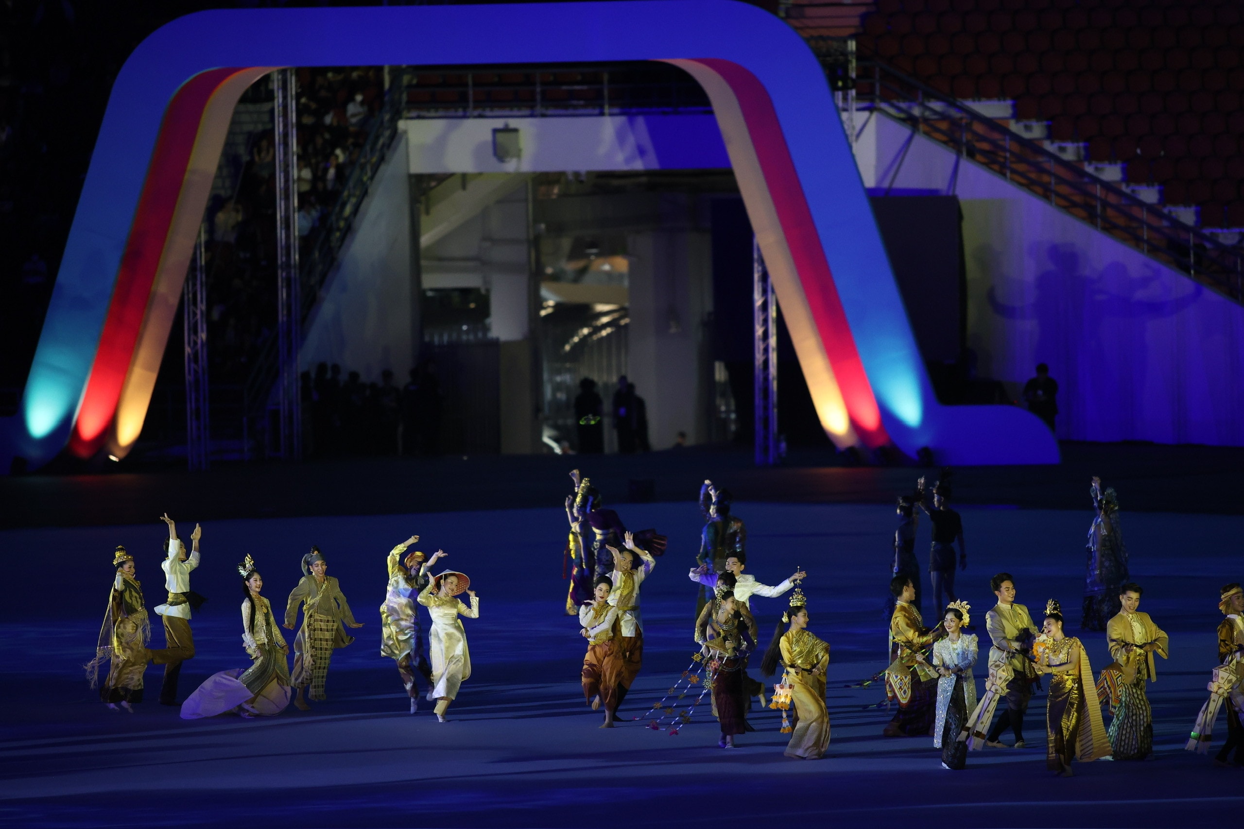 Tất cả các phân cảnh trình diễn đều là sự kết hợp các nét truyền thống văn hóa Thái Lan và yếu tố hiện đại.