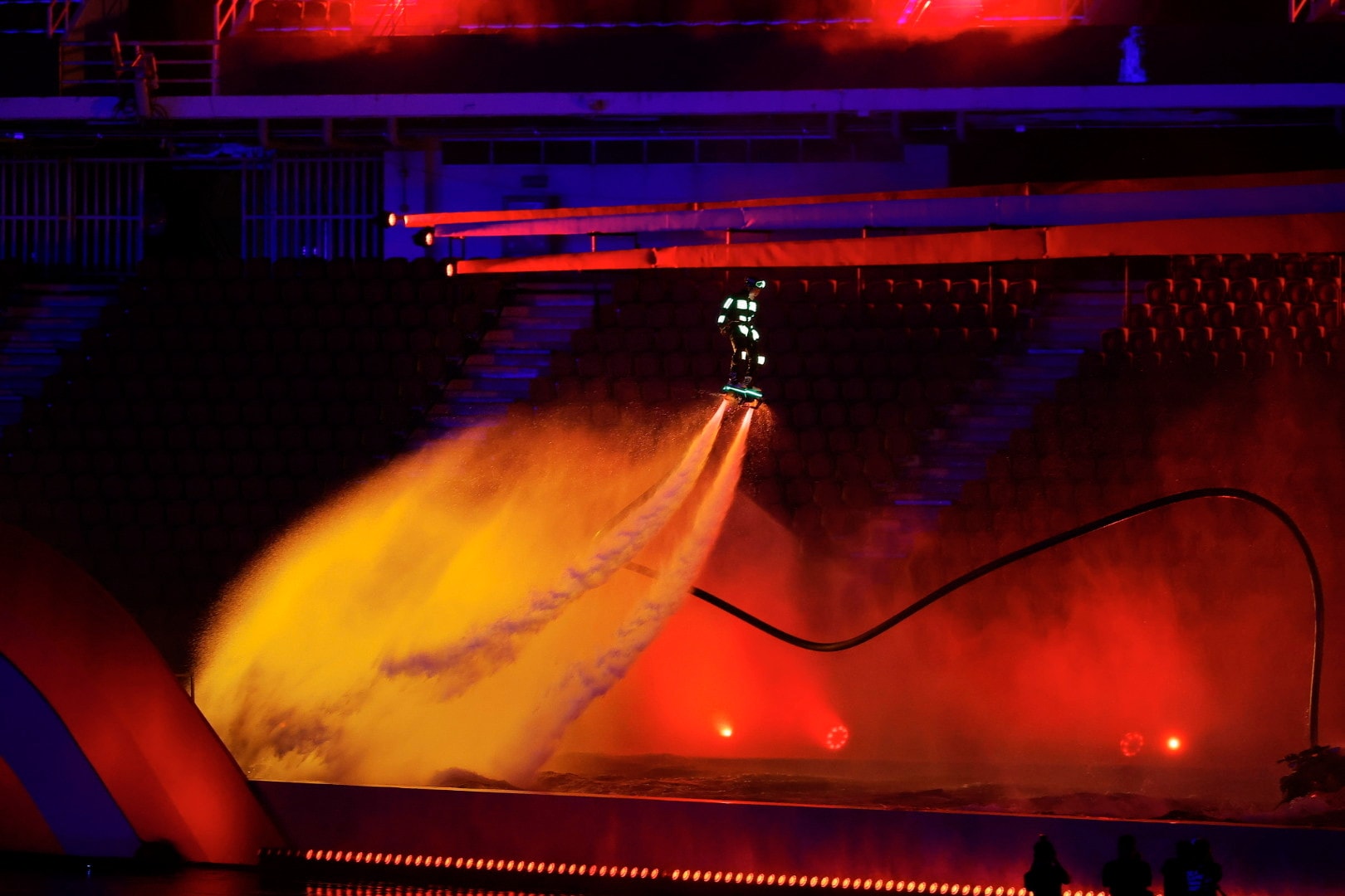 Màn biểu diễn nhào lộn jetski.