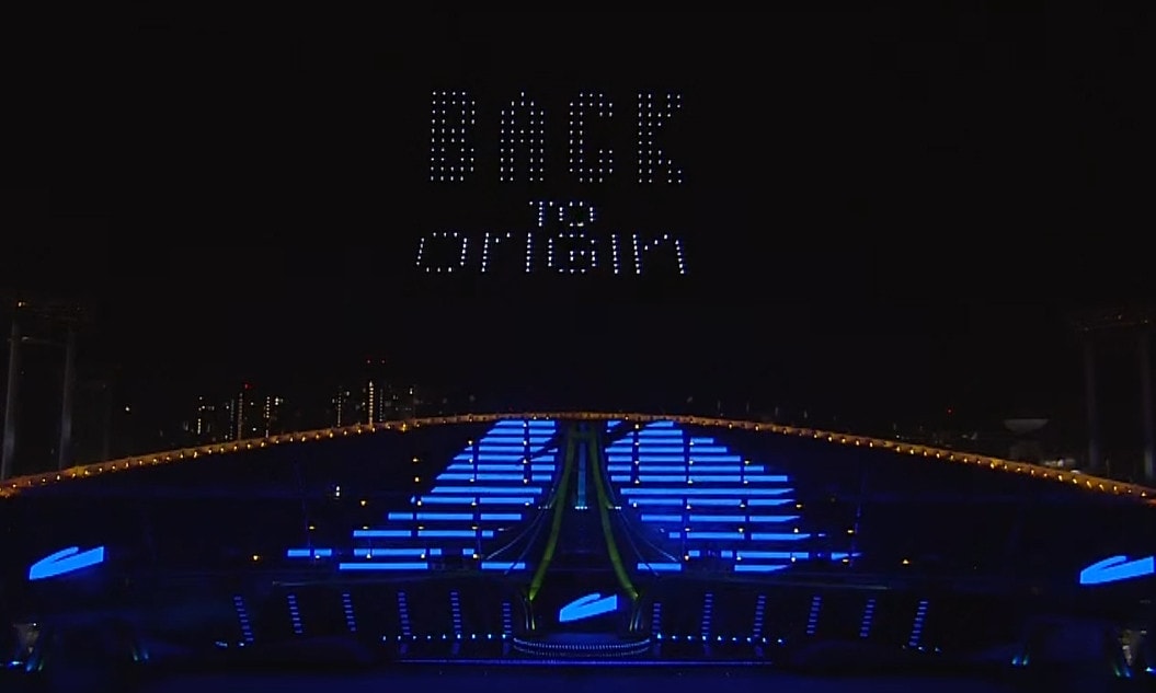 Màn trình diễn ánh sáng mở màn lễ khai mạc.