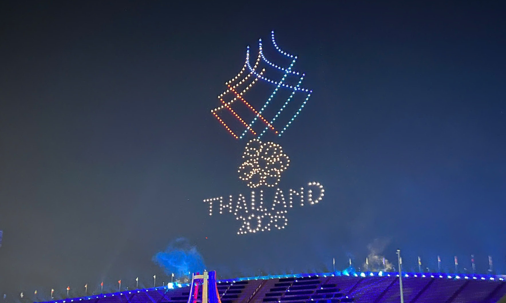 Biểu tượng SEA Games 33 trên sân Rajamangala (Ảnh: Tam Ninh)