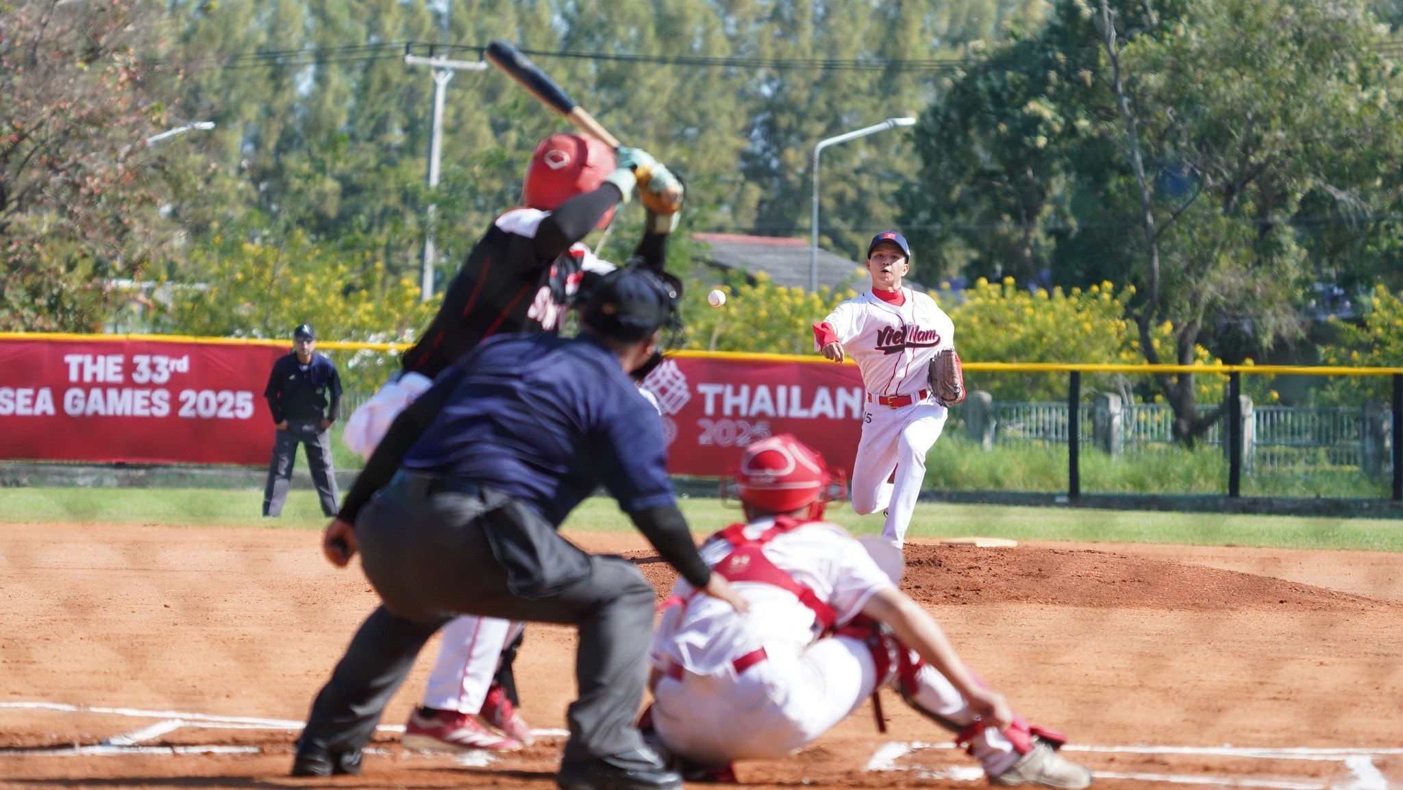 Đội tuyển bóng chày Việt Nam đấu với Philippines.