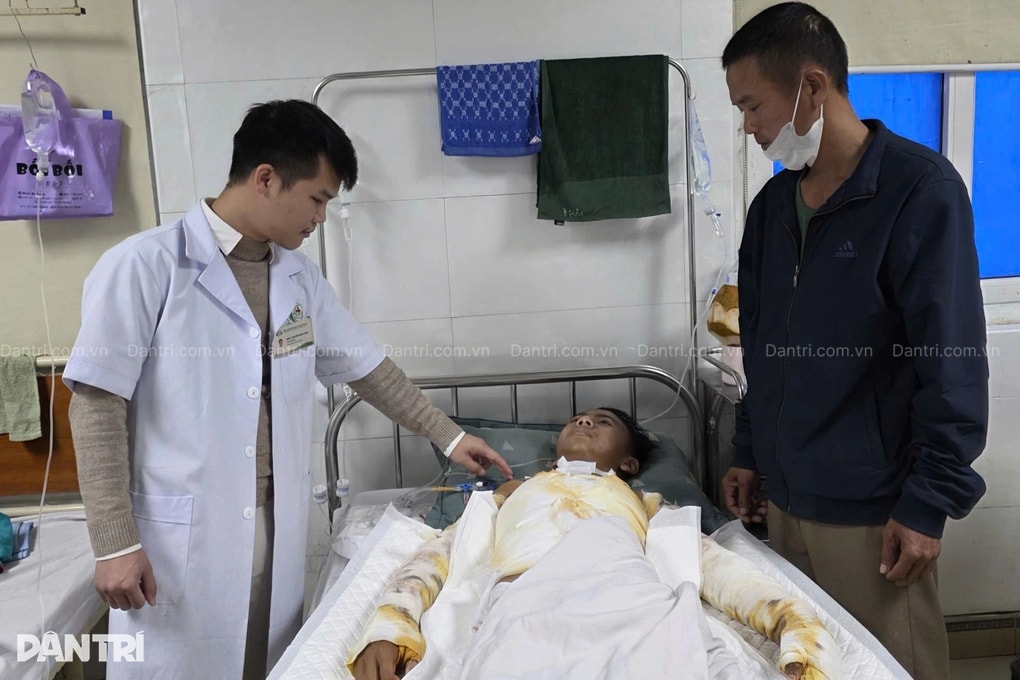 Nam sinh 14 tuổi nguy cơ phải cắt bỏ cả hai tay sau cú điện giật kinh hoàng - 4