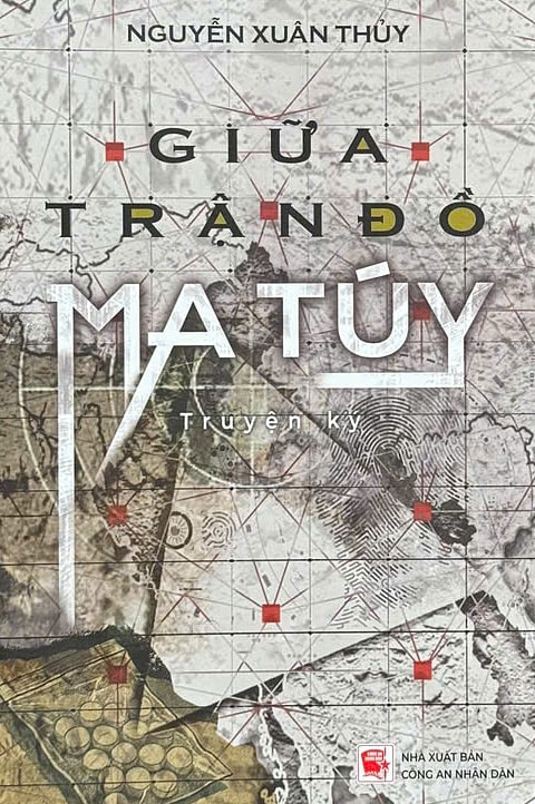 Bìa Giữa trận đồ ma túy, sách 286, NXB Công an nhân dân phát hành. Ảnh: NXB Công an nhân dân