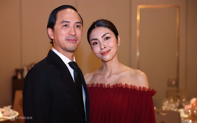 Diễn viên bên chồng - doanh nhân Louis Nguyễn trong tiệc cưới của em chồng. Ảnh: Quỳnh Trần