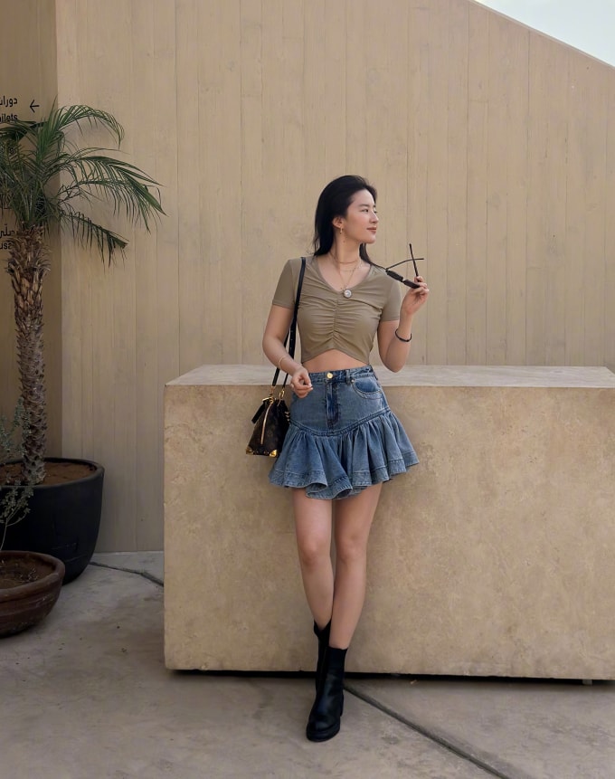 Diệc Phi phối trang phục dạo phố. Ảnh: Weibo