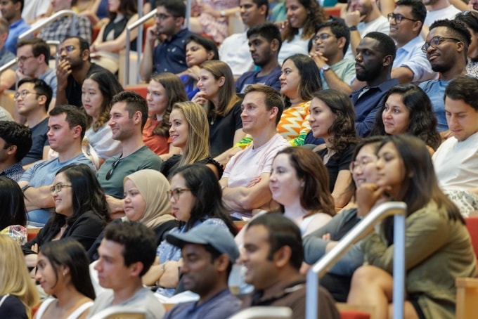 Sinh viên trường Kinh doanh Harvard (HBS). Ảnh: Harvard Business School