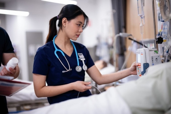 Một sinh viên người Việt theo học ngành Điều dưỡng ở Đại học Công nghệ Queensland, Australia. Ảnh: Queensland University of Technology Fanpage