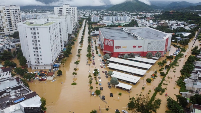 Khu đô thị Vĩnh Điềm Trung, Nha Trang, ngập nặng do mưa lũ, ngày 20/11. Ảnh: Bùi Toàn