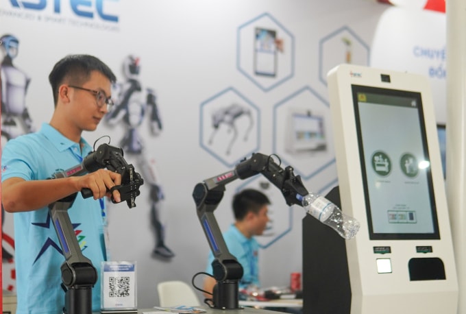 Sản phẩm công nghệ giới thiệu tại Triển lãm Đổi mới sáng tạo VIIE 2025, tháng 10/2025. Ảnh: Lưu Quý