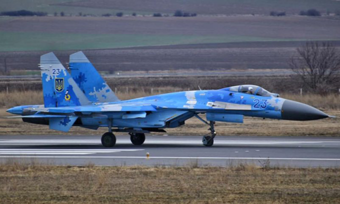 Tiêm kích Su-27 Ukraine chuẩn bị cất cánh từ Bacau, Romania năm 2022. Ảnh: Không quân Romania