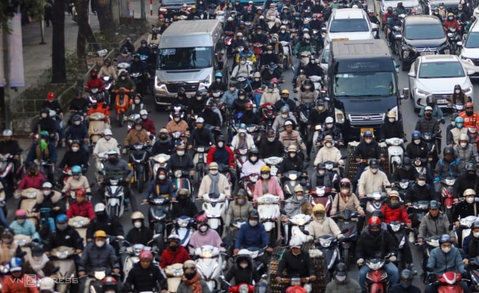 Các phương tiện đi trên đường Nguyễn Trãi, Phường Thanh Xuân. Ảnh: Ngọc Thành