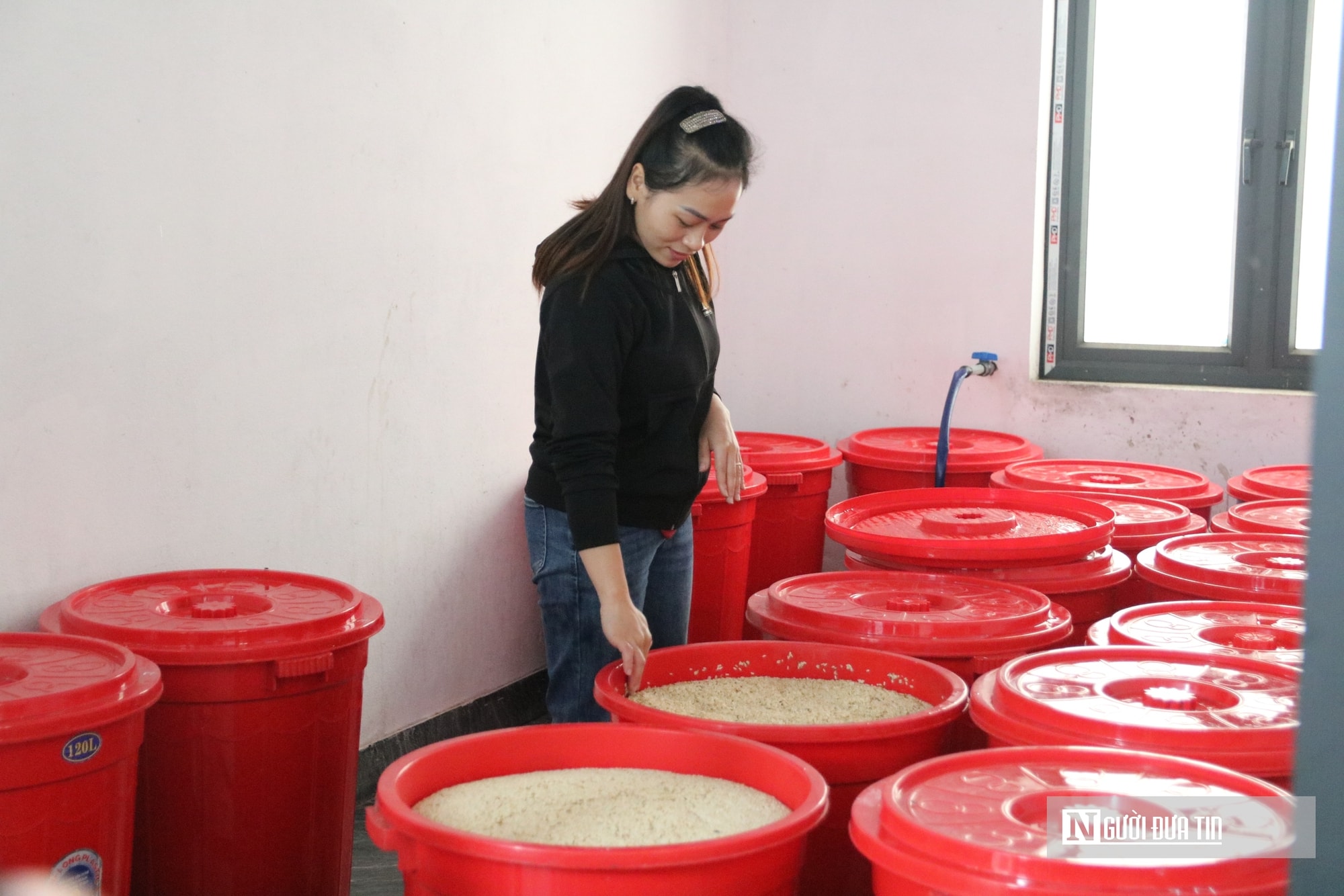 Người đàn ông 9X bỏ “trời tây” về quê khởi nghiệp tạo ra đặc sản mang hương vị hồn quê - Ảnh 3.