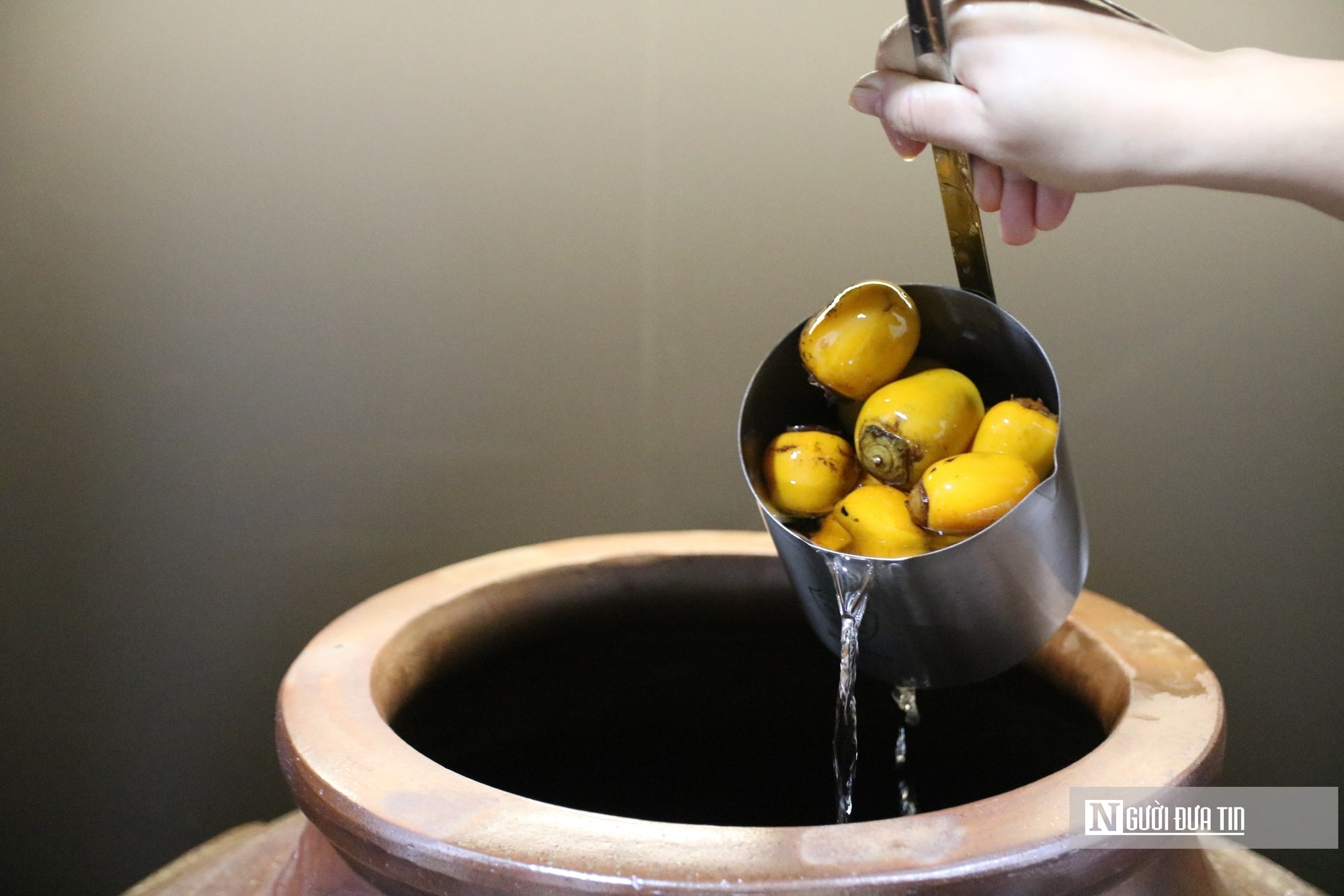 Người đàn ông 9X bỏ “trời tây” về quê khởi nghiệp tạo ra đặc sản mang hương vị hồn quê - Ảnh 5.