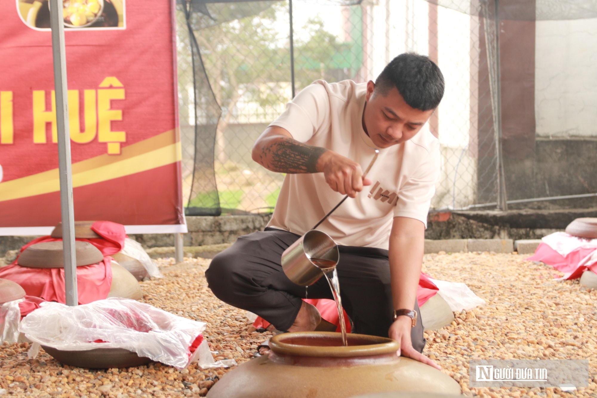 Người đàn ông 9X bỏ “trời tây” về quê khởi nghiệp tạo ra đặc sản mang hương vị hồn quê - Ảnh 8.