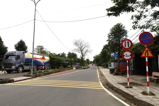 Đà Nẵng có con đường kỳ lạ với ngôi nhà giữa Đường cong mềm mại - Ảnh 17. Đà Nẵng có con đường kỳ lạ với ngôi nhà giữa Đường cong mềm mại - Ảnh 17.