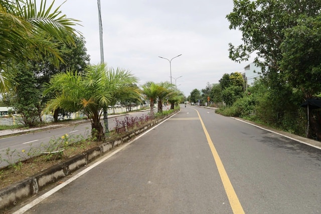 Đà Nẵng có con đường kỳ lạ với ngôi nhà giữa Đường cong mềm mại - Ảnh 3. Đà Nẵng có con đường kỳ lạ với ngôi nhà giữa Đường cong mềm mại - Ảnh 3.