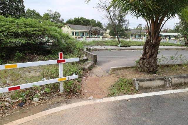 Đà Nẵng có con đường kỳ lạ với ngôi nhà giữa Đường cong mềm mại - Ảnh 8. Đà Nẵng có con đường kỳ lạ với ngôi nhà giữa Đường cong mềm mại - Ảnh 8.