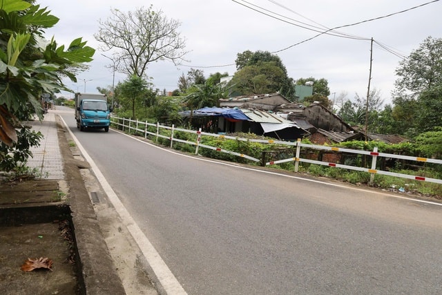 Đà Nẵng có con đường kỳ lạ với ngôi nhà giữa Đường cong mềm mại - Ảnh 16. Đà Nẵng có con đường kỳ lạ với ngôi nhà giữa Đường cong mềm mại - Ảnh 16.