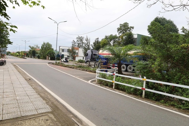 Đà Nẵng có con đường kỳ lạ với ngôi nhà giữa Đường cong mềm mại - Ảnh 12. Đà Nẵng có con đường kỳ lạ với ngôi nhà giữa Đường cong mềm mại - Ảnh 12.