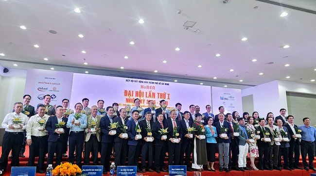 Ông Lê Hoàng Châu giữ chức Chủ tịch Hiệp hội HoREA - Ảnh 1. Ông Lê Hoàng Châu giữ chức Chủ tịch Hiệp hội HoREA - Ảnh 1.