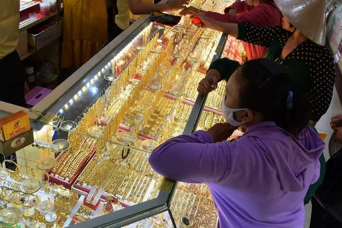 Giá vàng hôm nay 9-12: Vàng thế giới bị bán tháo - Ảnh 1.