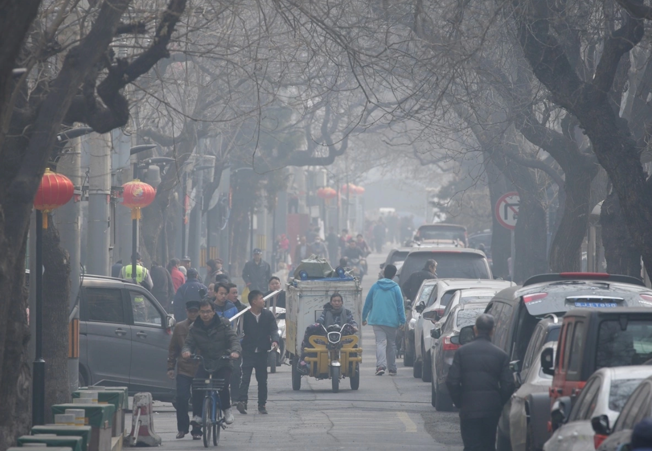 Đường phố ở thủ đô Bắc Kinh, Trung Quốc chìm trong bụi vào tháng 3/2019. (Ảnh: Reuters)