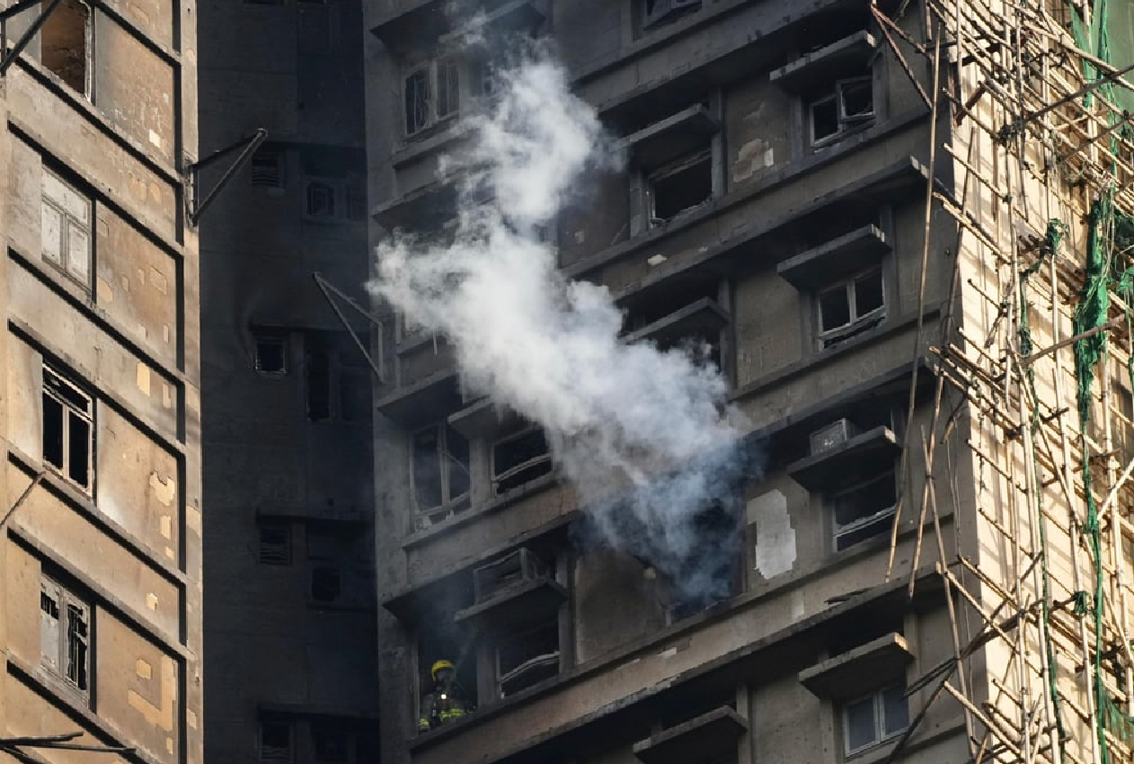 Đám cháy bùng phát lúc nửa đêm. (Ảnh: Karma Lo)