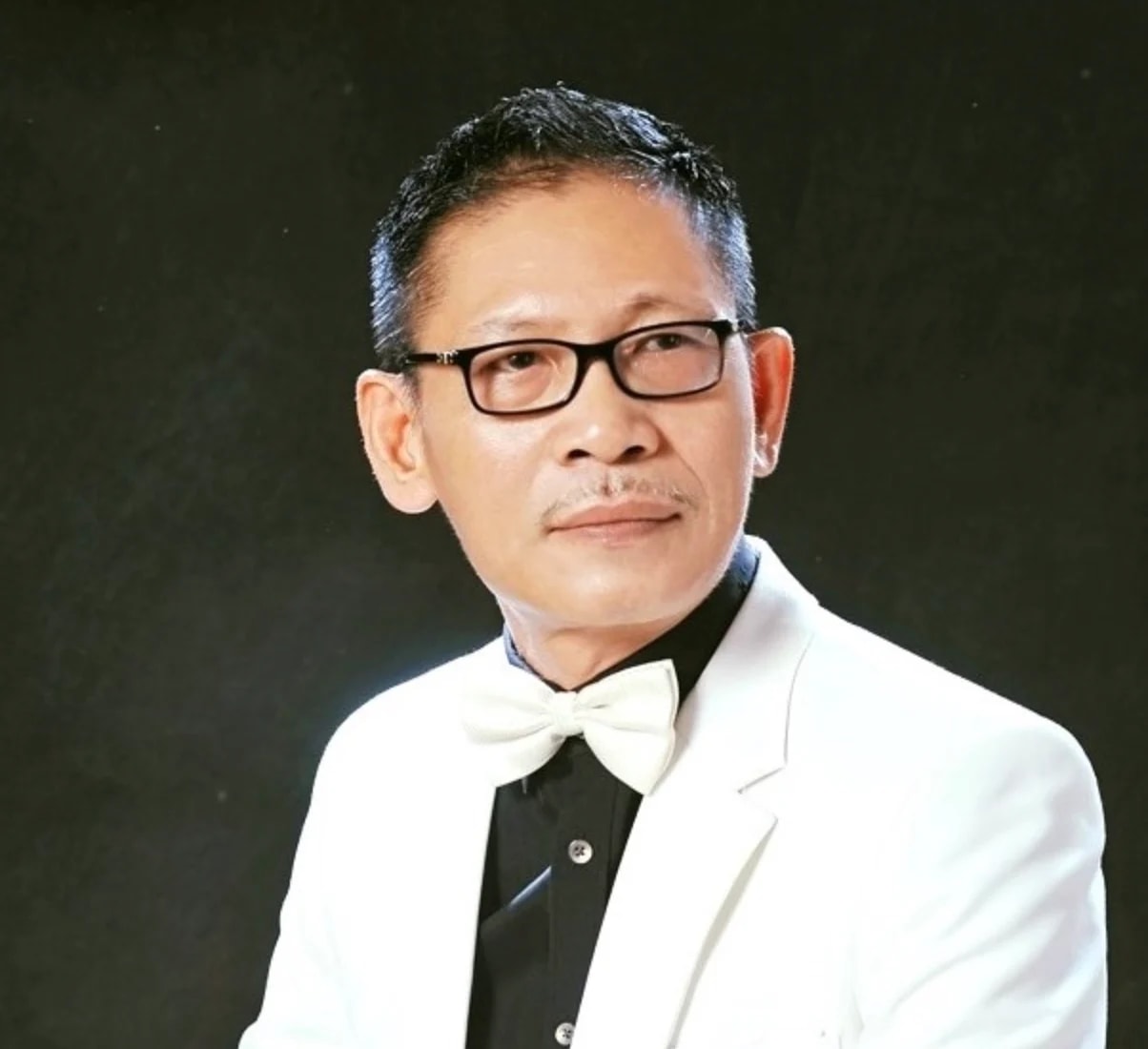 NSND Đức Long từng có tuổi thơ vất vả, làm đủ nghề mưu sinh.