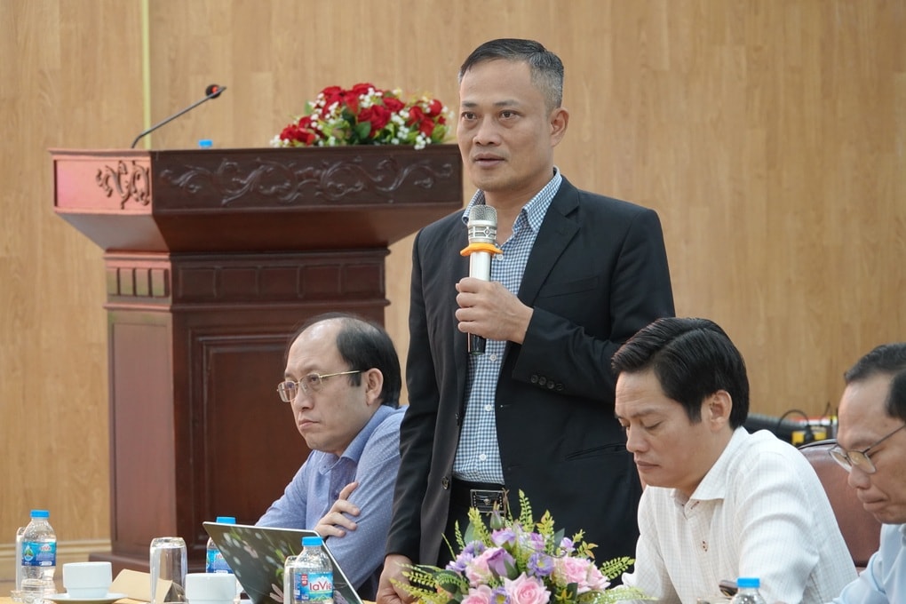 Xây dựng cơ chế mới bảo vệ người lao động khi chuyển đổi kinh tế - 4 Xây dựng cơ chế mới bảo vệ người lao động khi chuyển đổi kinh tế - 4