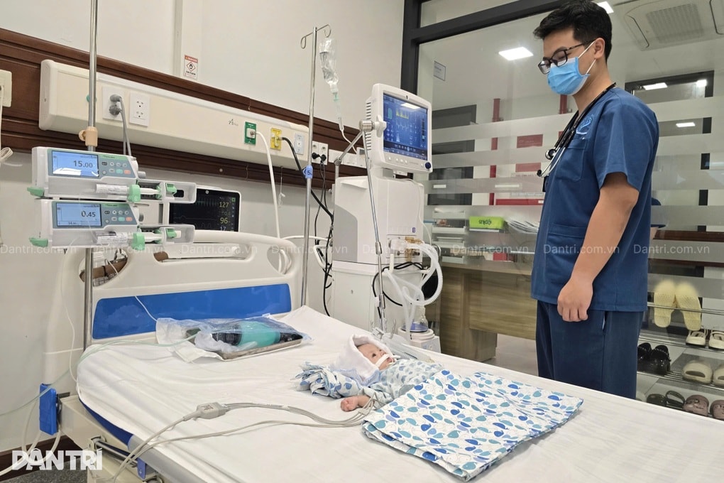 Bé 3 tháng tuổi nguy kịch vì sốc nhiễm khuẩn, cha mẹ nghèo bất lực cầu cứu - 5 Bé 3 tháng tuổi nguy kịch vì sốc nhiễm khuẩn, cha mẹ nghèo bất lực cầu cứu - 5