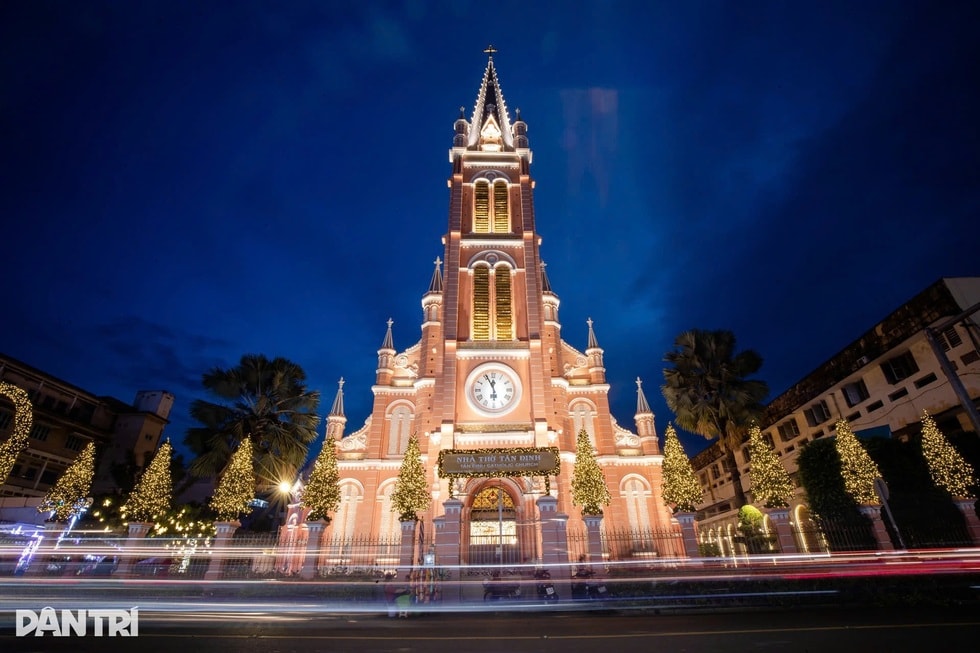 Khách Tây ra chợ đóng guốc, đi chùa cầu con linh thiêng nhất ở TPHCM - 6 Khách Tây ra chợ đóng guốc, đi chùa cầu con linh thiêng nhất ở TPHCM - 6