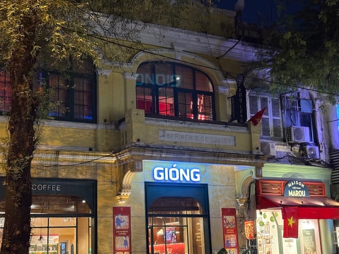 Quán cà phê Gióng về đêm. Ảnh: Triều Nguyễn