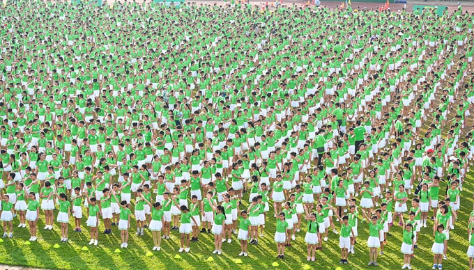 Học sinh Vĩnh Long tham gia màn đồng diễn tháng 4/2019 xác lập kỷ lục Việt Nam. Ảnh: Nestlé Milo