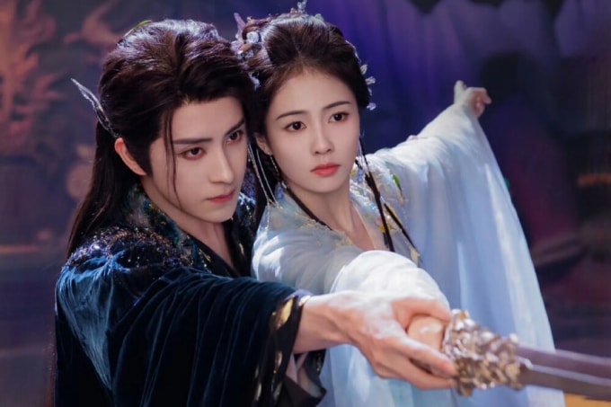 Diễn viên Bạch Lộc (phải) và Ngạo Thụy Bằng trong Bạch nguyệt phạn tinh. Video: iQIYI