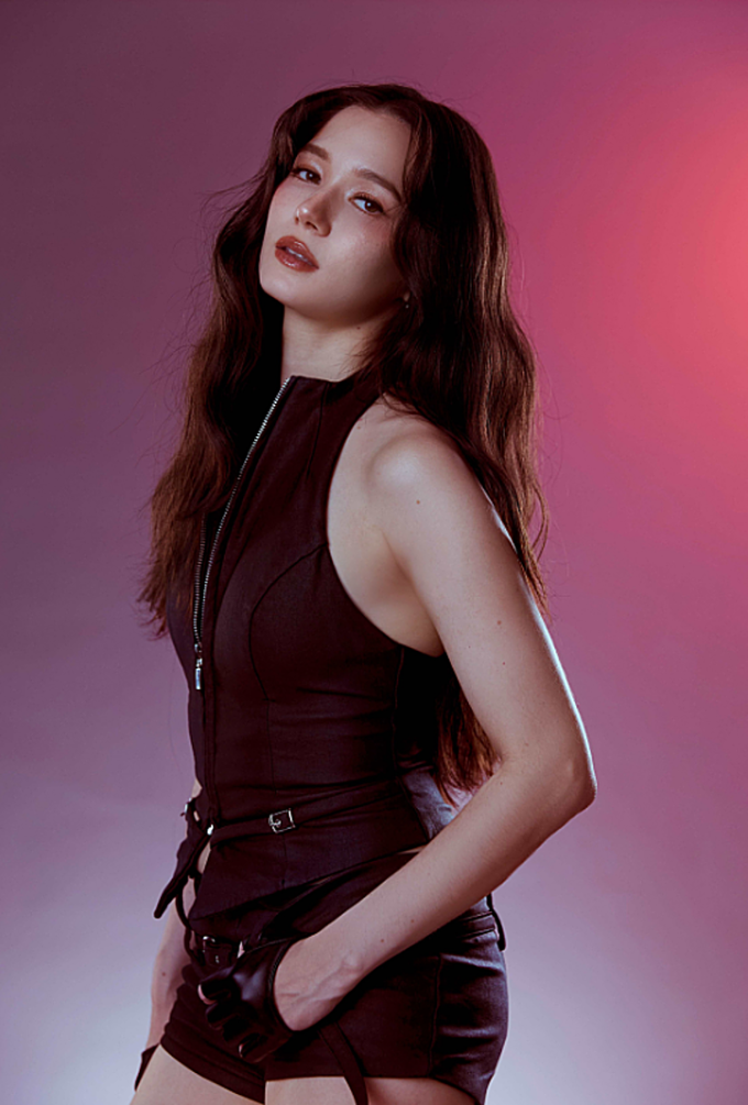 Ca sĩ Violet Wautier. Ảnh: ThaiPR