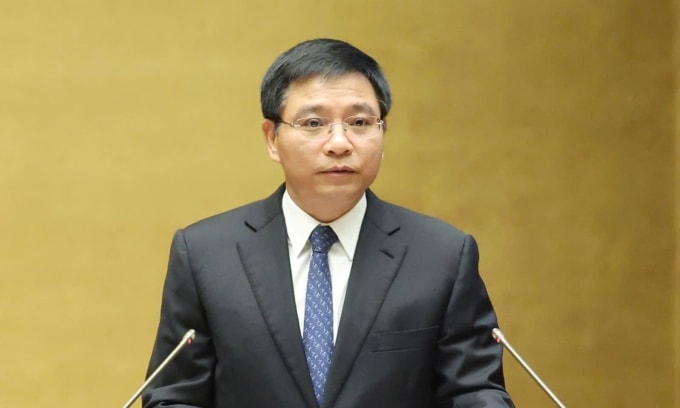 Bộ trưởng Tài chính Nguyễn Văn Thắng trình bày báo cáo giải trình, tiếp thu của Chính phủ sáng 10/12. Ảnh: Đại biểu Nhân dân