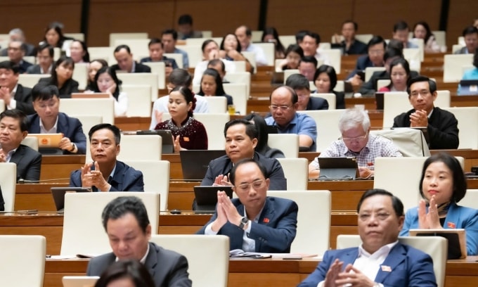 Các đại biểu tại hội trường Quốc hội sáng 10/12. Ảnh: Media Quốc hội