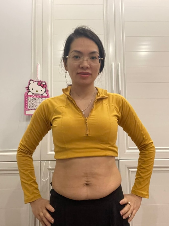 Sau khi sinh con thứ hai, cân nặng của chị Nhung không thay đổi nhiều nhưng vòng hai to, nhiều mỡ. Ảnh: Nhân vật cung cấp